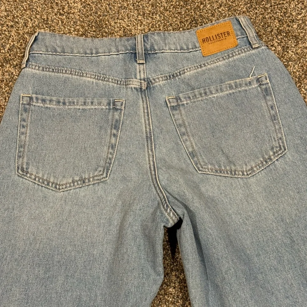 Hollister Light Blue Women Jeans Ultra High Rise Baggy size 4R/27R inseam 30” - Picture 8 of 12